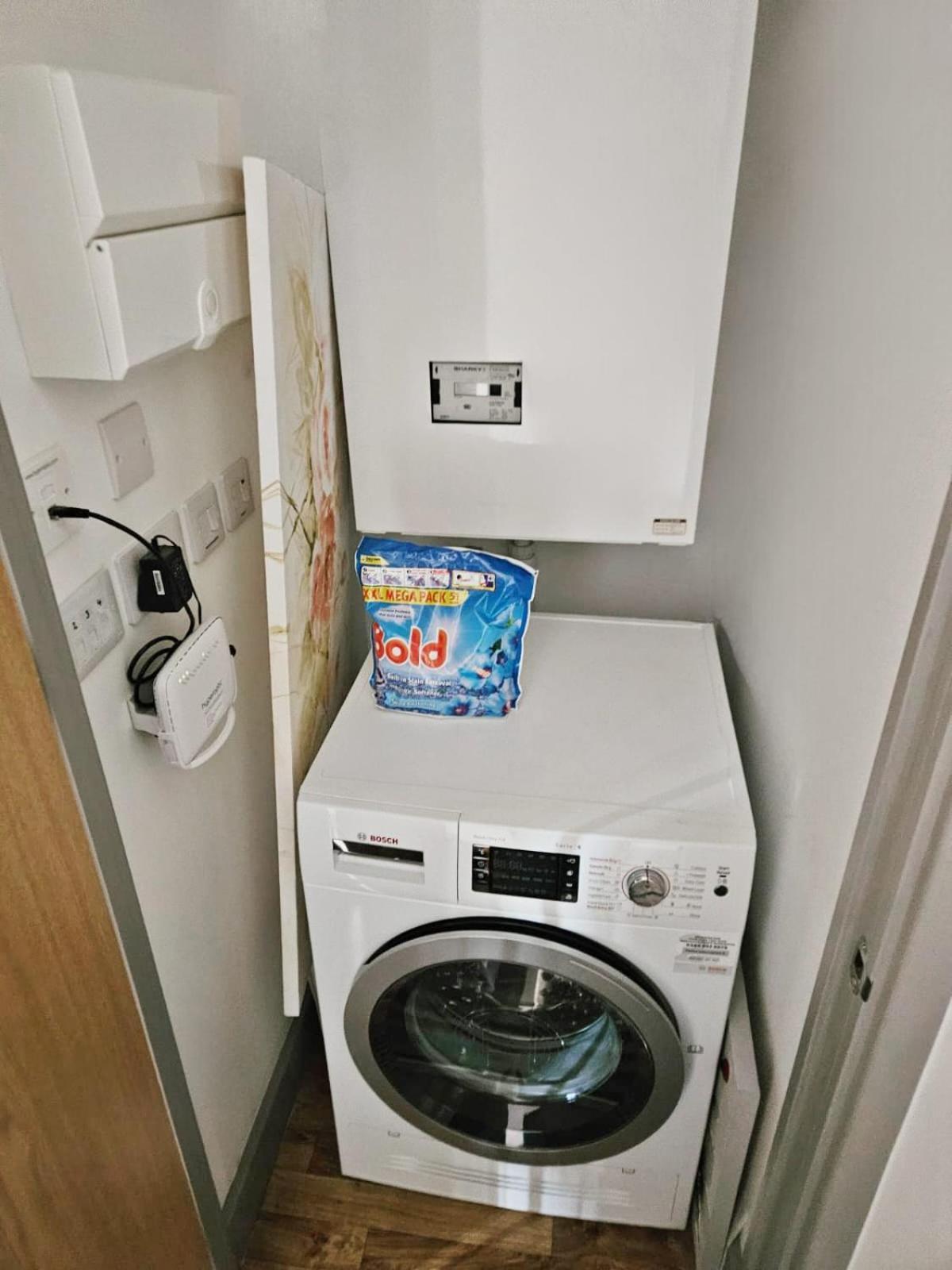 Creative Quarter Living 1br Flat At Paintworks Apartamento